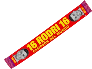 Bufanda de Rodri 16 roja con el texto CAMPEÓN DEL MUNDO en amarillo y fotos en blanco y negro del jugador