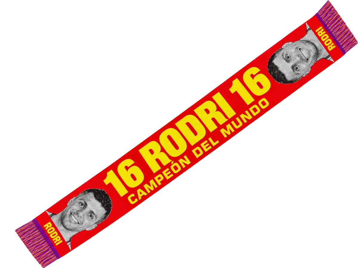 Bufanda de Rodri 16 roja con el texto CAMPEÓN DEL MUNDO en amarillo y fotos en blanco y negro del jugador